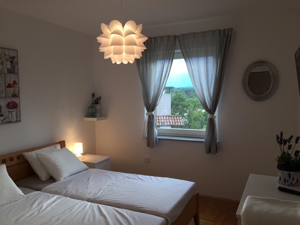 Apartments Papalinna By Moro Malinska Room photo