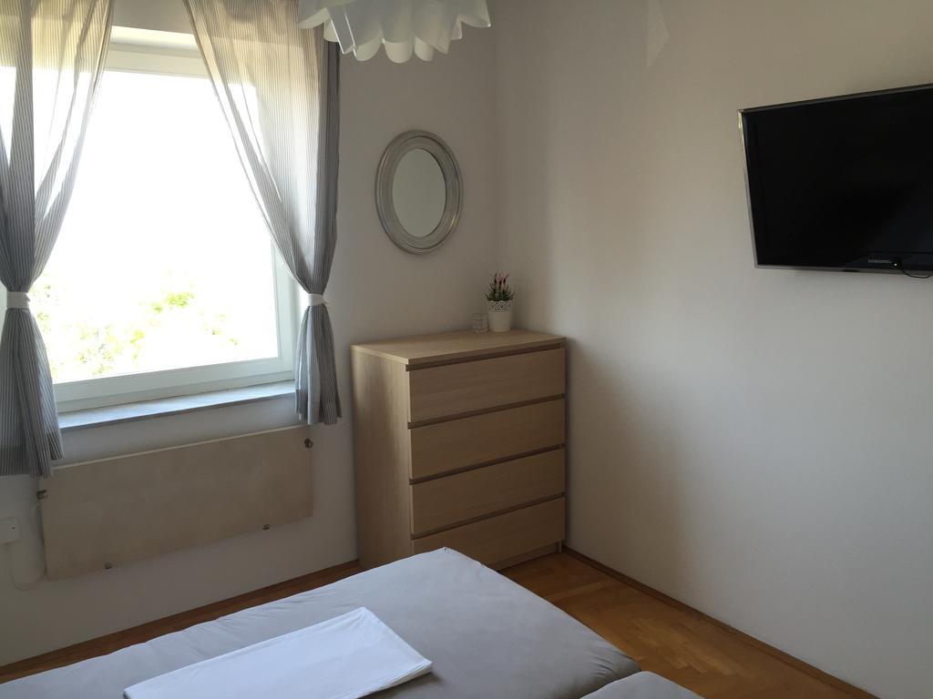 Apartments Papalinna By Moro Malinska Room photo