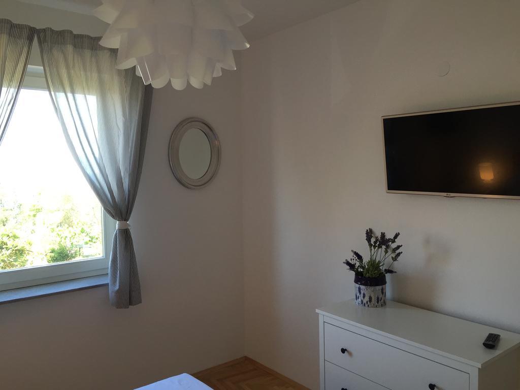 Apartments Papalinna By Moro Malinska Room photo