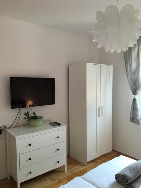Apartments Papalinna By Moro Malinska Room photo
