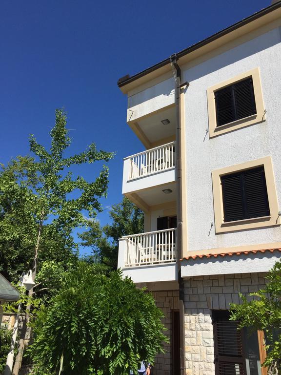 Apartments Papalinna By Moro Malinska Exterior photo