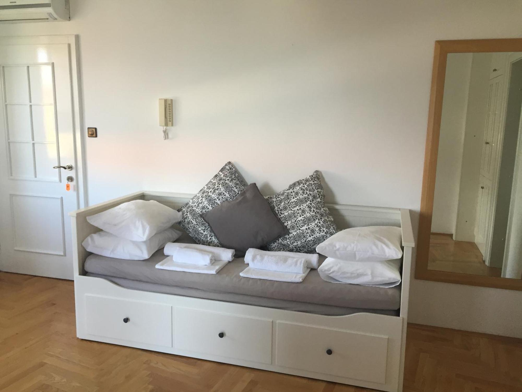 Apartments Papalinna By Moro Malinska Room photo